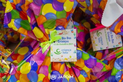 Projeto Criança Feliz entregou kits de guloseimas as crianças atendidas pelo programa
